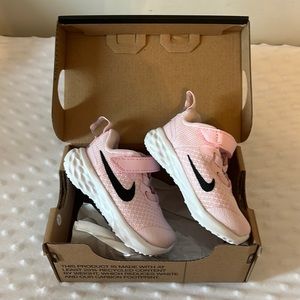 NEW In box! Pink Nike sneakers!